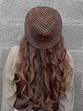 Charger l'image dans la galerie, Chapeau vintage Faustine - 100 % Laine et carreaux Ecossais