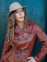 Charger l'image dans la galerie, Chapeau vintage Dolly - Carreaux Ecossais. Logo D. Laine et polyester