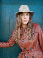 Charger l'image dans la galerie, Chapeau vintage Dolly - Carreaux Ecossais. Logo D. Laine et polyester