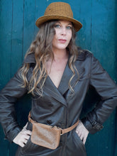Charger l'image dans la galerie, Chapeau vintage Cassie - Trilby à carreaux en coton moka et noir