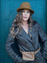 Charger l'image dans la galerie, Chapeau vintage Cassie - Trilby à carreaux en coton moka et noir