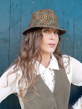 Charger l'image dans la galerie, Chapeau vintage Gaïa - Trilby à carreaux Ecossais