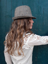 Charger l'image dans la galerie, Chapeau vintage Adélie - Trilby à imprimé pattes d'oie
