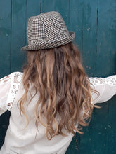 Charger l'image dans la galerie, Chapeau vintage Adélie - Trilby à imprimé pattes d'oie