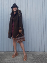 Charger l'image dans la galerie, Manteau vintage Lynn - Coupe évasée, couleur chocolat. Taille S ou 36 38