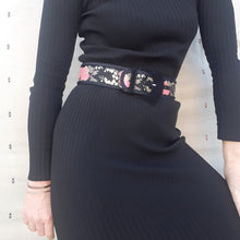 Charger l'image dans la galerie, Ceinture vintage Salomé - Cuir & soie, imprimé floral. Taille S, 36, 38