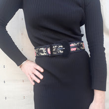 Charger l'image dans la galerie, Ceinture vintage Salomé - Cuir & soie, imprimé floral. Taille S, 36, 38