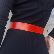Charger l'image dans la galerie, Ceinture vintage Derhia - Cuir rouge et grosse boucle. Taille 36, 38, 40