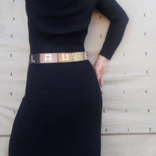 Charger l'image dans la galerie, Ceinture vintage Olga - Cuir violet, logo Laurèl. Taille L