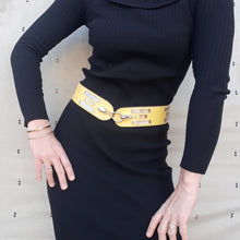 Charger l'image dans la galerie, Ceinture vintage Alma - Fun & colorée. Cuir jaune. Taille S. Fabriquée en France