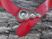 Charger l'image dans la galerie, Ceinture vintage Derhia - Cuir rouge et grosse boucle. Taille 36, 38, 40