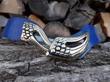 Charger l'image dans la galerie, Ceinture vintage Suzanne - Croute de cuir bleu et boucle fantaisie. Taille L