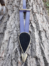 Charger l'image dans la galerie, Ceinture vintage Lisa - Croute de cuir violet et boucle fantaisie. Taille L