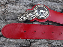 Charger l'image dans la galerie, Ceinture vintage Derhia - Cuir rouge et grosse boucle. Taille 36, 38, 40