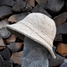 Charger l'image dans la galerie, Chapeau vintage Daphnée -100 % Laine beige chinée. Fabriqué en France