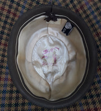 Charger l'image dans la galerie, Chapeau vintage Faustine - 100 % Laine et carreaux Ecossais