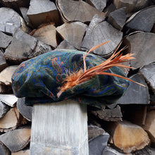 Charger l'image dans la galerie, Béret vintage Ohara - Motifs paisley et cachemire. Kaki, orange et bleu