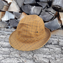 Charger l'image dans la galerie, Chapeau vintage Cassie - Trilby à carreaux en coton moka et noir