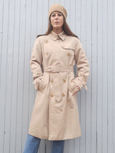 Charger l'image dans la galerie, Trench-Coat vintage Sibylle - Couleur beige. Burberrys. Taille L, 40, 42. Tartan