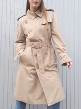 Charger l'image dans la galerie, Trench-Coat vintage Sibylle - Couleur beige. Burberrys. Taille L, 40, 42. Tartan