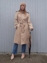 Charger l'image dans la galerie, Trench-Coat vintage Sibylle - Couleur beige. Burberrys. Taille L, 40, 42. Tartan