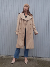 Charger l'image dans la galerie, Trench-Coat vintage Sibylle - Couleur beige. Burberrys. Taille L, 40, 42. Tartan