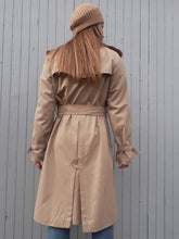 Charger l'image dans la galerie, Trench-Coat vintage Sibylle - Couleur beige. Burberrys. Taille L, 40, 42. Tartan