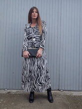 Charger l'image dans la galerie, Robe vintage Gabrielle - Imprimé Zébré. Taille L, 40, 42. Annette Boutique