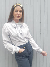 Charger l'image dans la galerie, Chemisier vintage Olga - Tissu irisé parme, taille L, 40, 42. Fabriqué en France