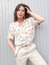 Charger l'image dans la galerie, Chemisier vintage Anne - Motifs floraux irisés. Taille M, 38, 40. Canda.
