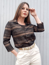 Charger l'image dans la galerie, Chemisier vintage Milla - Dégradé de marrons, ouverture côté. Taille M, 38, 40