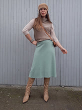 Charger l'image dans la galerie, Jupe vintage Elisa - Coupe midi vert d'eau. Taille S, 36 38. Fabriqué en France