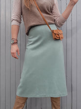 Charger l'image dans la galerie, Jupe vintage Elisa - Coupe midi vert d'eau. Taille S, 36 38. Fabriqué en France