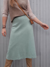 Charger l'image dans la galerie, Jupe vintage Elisa - Coupe midi vert d'eau. Taille S, 36 38. Fabriqué en France