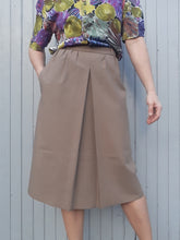 Charger l'image dans la galerie, Jupe vintage Domitille - Couleur taupe. Taille L, 40, 42. Fabriqué en France