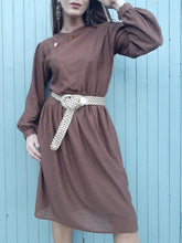 Charger l'image dans la galerie, Robe vintage Lisette - Tissu texturé marron. Taille M, 38, 40. Fabriqué en France