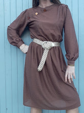Charger l'image dans la galerie, Robe vintage Lisette - Tissu texturé marron. Taille M, 38, 40. Fabriqué en France