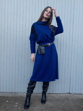 Charger l'image dans la galerie, Robe vintage Adélaïde - Imprimé pied-de-poule. Taille M, 38, 40. Courtelle. Made in Belgium.