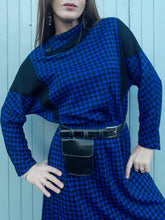 Charger l'image dans la galerie, Robe vintage Adélaïde - Imprimé pied-de-poule. Taille M, 38, 40. Courtelle. Made in Belgium.