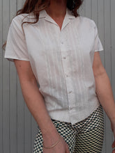 Charger l'image dans la galerie, Chemisier vintage Linda - Blanc à broderie ajourée. Taille M, 38, 40. Fabriqué en France