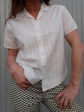 Charger l'image dans la galerie, Chemisier vintage Linda - Blanc à broderie ajourée. Taille M, 38, 40. Fabriqué en France