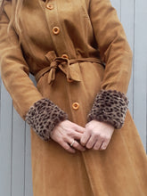 Charger l'image dans la galerie, Manchons Jane - Fourrure synthétique Léopard. Taille unique.