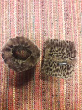 Charger l'image dans la galerie, Manchons Jane - Fourrure synthétique Léopard. Taille unique.