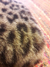 Charger l'image dans la galerie, Manchons Jane - Fourrure synthétique Léopard. Taille unique.