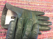 Charger l'image dans la galerie, Gants vintage Emma. Vert bouteille, finition baguette. Taille 7
