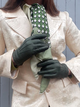 Charger l'image dans la galerie, Gants vintage Emma. Vert bouteille, finition baguette. Taille 7