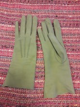 Charger l'image dans la galerie, Gants vintage Lucille - Vert. Finitions baguettes. Taille 6,5