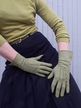 Charger l'image dans la galerie, Gants vintage Lucille - Vert. Finitions baguettes. Taille 6,5