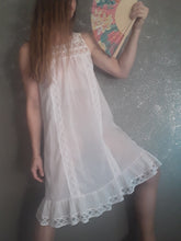 Charger l'image dans la galerie, Nuisette vintage Anna - Rose pâle transparent. Taille M, 38, 40