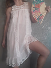 Charger l'image dans la galerie, Nuisette vintage Anna - Rose pâle transparent. Taille M, 38, 40